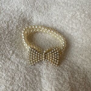 Elegant Pearl Bow Bracelet